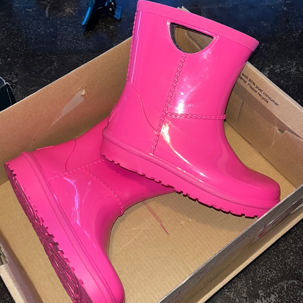 Good condition size 10 little girl uggs